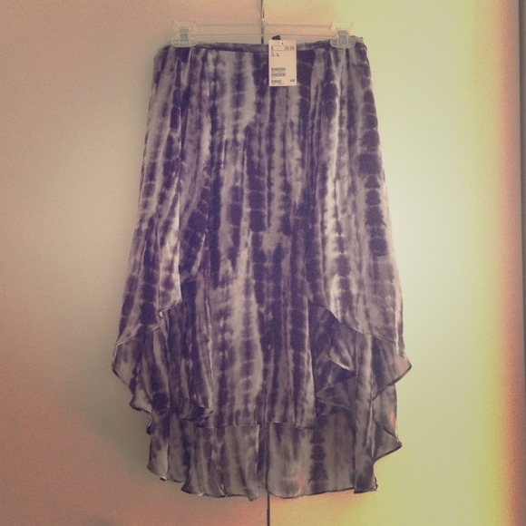 H&M hi-lo skirt NWT