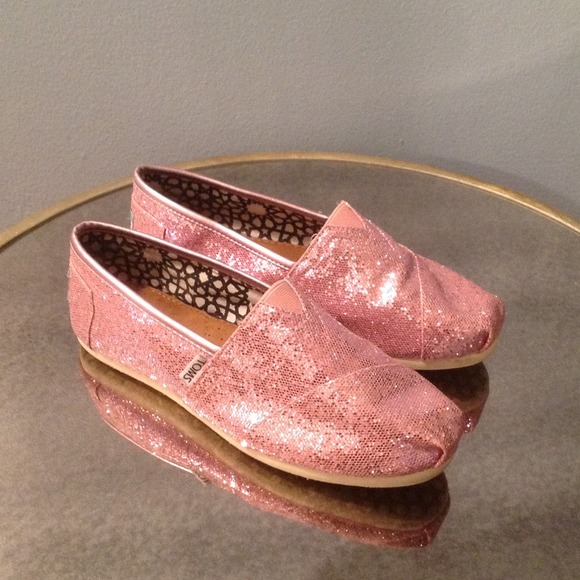 Who doesn't love pink and glitter?