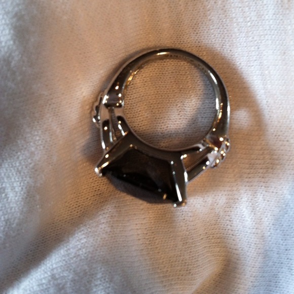 Black jeweled ring - Picture 2 of 3