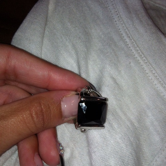 Black jeweled ring - Picture 3 of 3