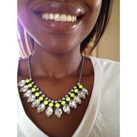 SOLD - HP 9/2 + 9/12 🎉H&M Neon Statement Necklace