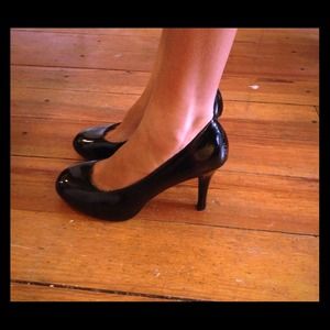 •Price Reduced• Payless Fioni Black Patent Pumps