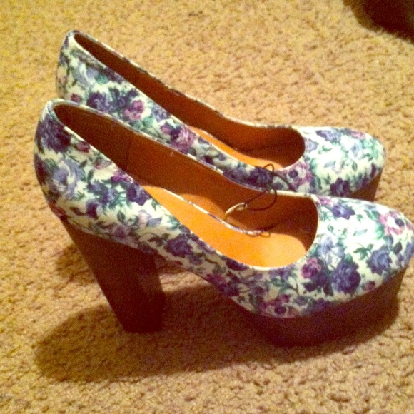 Cute & Fab Floral Heels !!