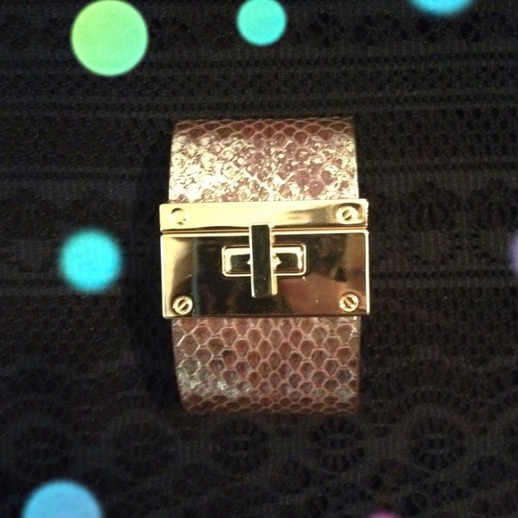 ❌❌Snakeskin Turn Lock Bracelet - Picture 2 of 4