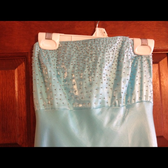 Prom dress - Picture 2 of 3