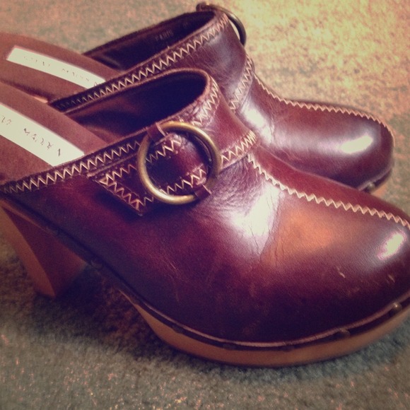 Steve Madden clogs