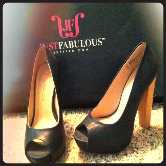 Chic black peep toe heel