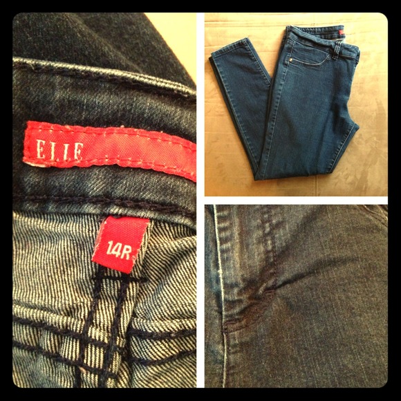 ❤ SOLD ❤ REDUCED 🎀 ELLE dark wash skinnies 🎀