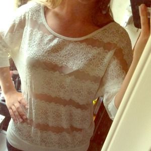 White lace quarter length sleeve shirt