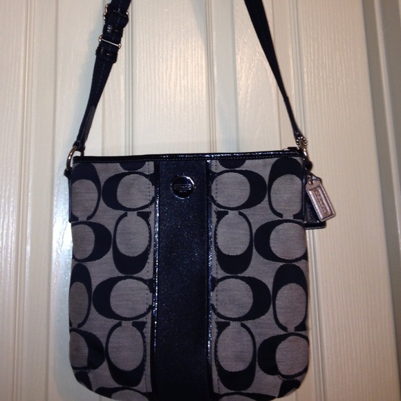 Coach Handbags - 💯 Authentic coach puse like NEW cross body