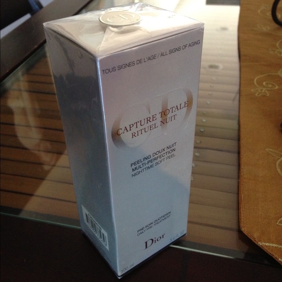 SOLD-Christian Dior Capture Totale Nighttime Peel