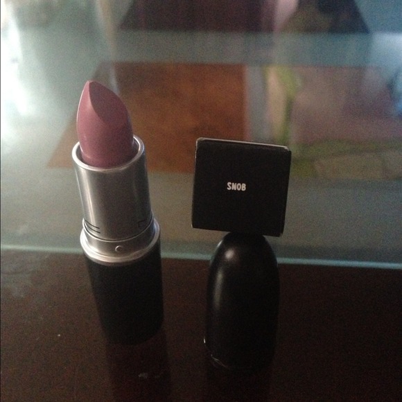 🚫Traded🚫 Authentic Mac Lipstick "Snob"