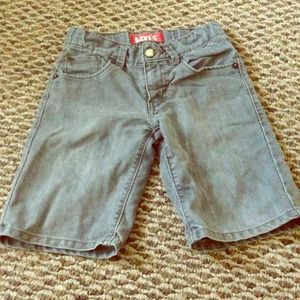 Levi's boy short🙇