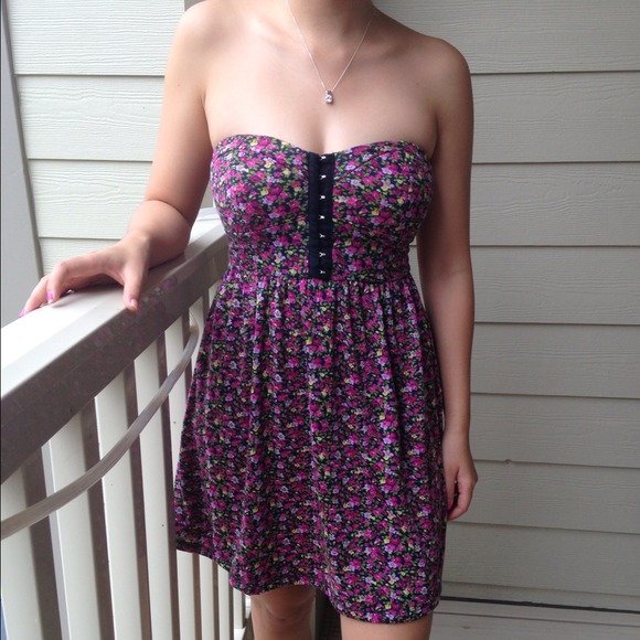 🚫sold🚫Cute strapless floral dress - Picture 2 of 3
