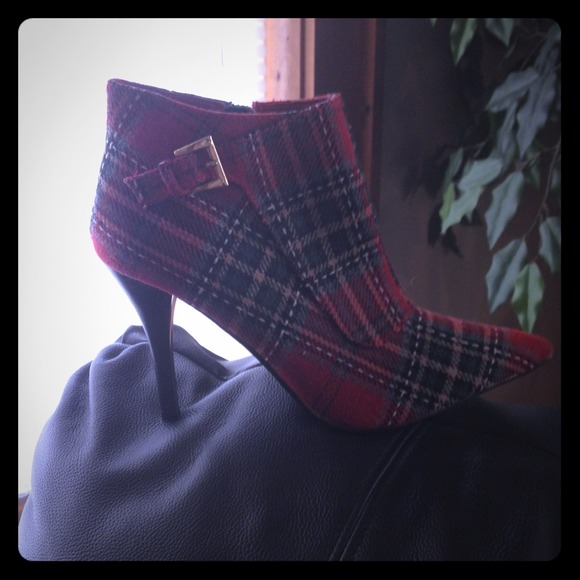 Red plaid booties With gold buckle