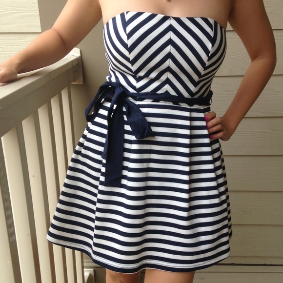 🚫sold🚫🎉Host pick🎉chevron dress w sash tie - Picture 2 of 3