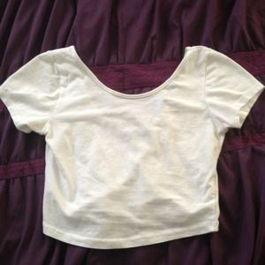 🌸Pure white Brandy Melville crop top🌸