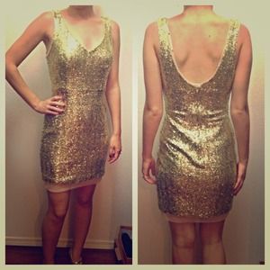 Sold!! Gorgeous gold sequin dress