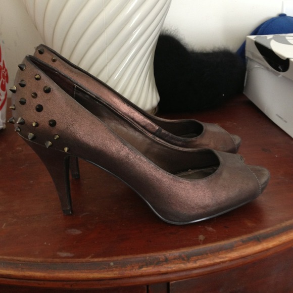 Reposh item! Fergalicious shoes!!