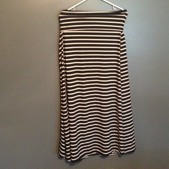Black & white maxi skirt