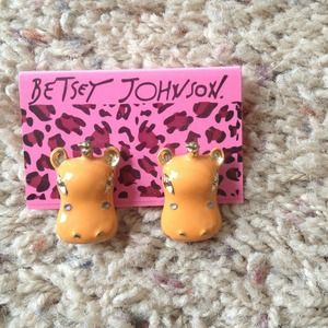 Betsy Johnson hippo earrings🌸💎