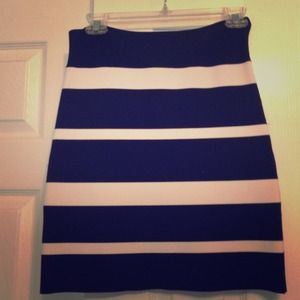 ⚡️SALE $40⚡️BCBG power skirt!