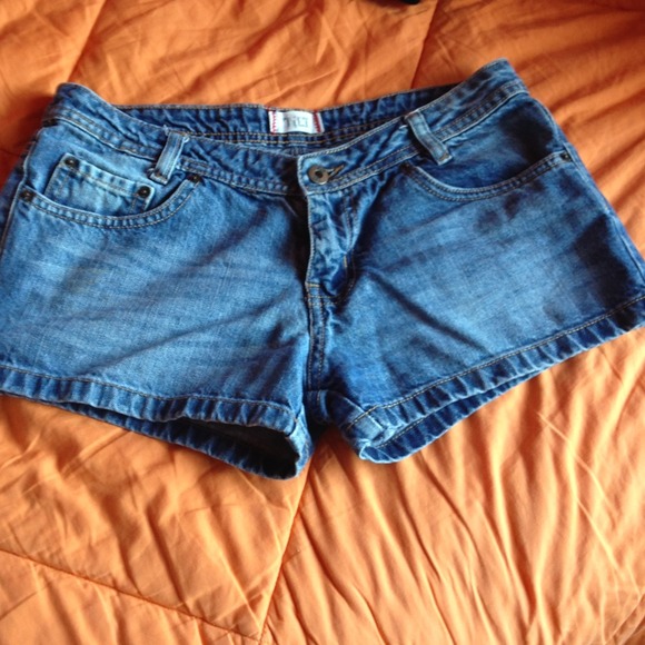 Low waist denim shorts