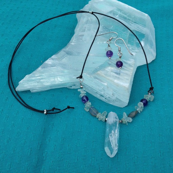 Quartz crystal necklace w/ earrings - Picture 2 of 3