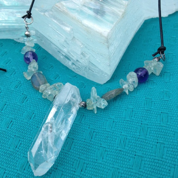 Quartz crystal necklace w/ earrings - Picture 3 of 3