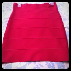 ⭐️SOLD⭐️Red BCBG stretch power skirt