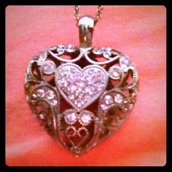 💢SOLD💢Gorgeous Heart Necklace