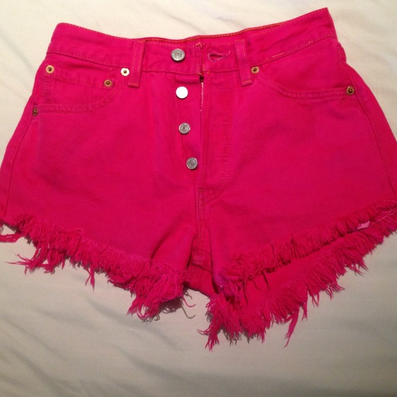 High Waisted Pink Levi's Denim Shorts size 26