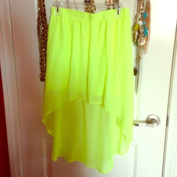 🚫Bundled🚫 ⭐HOST PICK⭐Yellow Hi-low Skirt - Picture 2 of 2