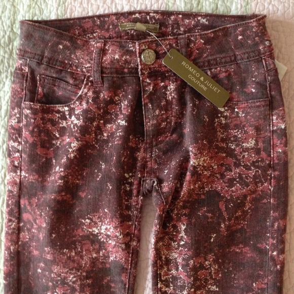 ❗️❗️SOLD❗️❗️Abstract patten jeggins in magenta - Picture 2 of 4