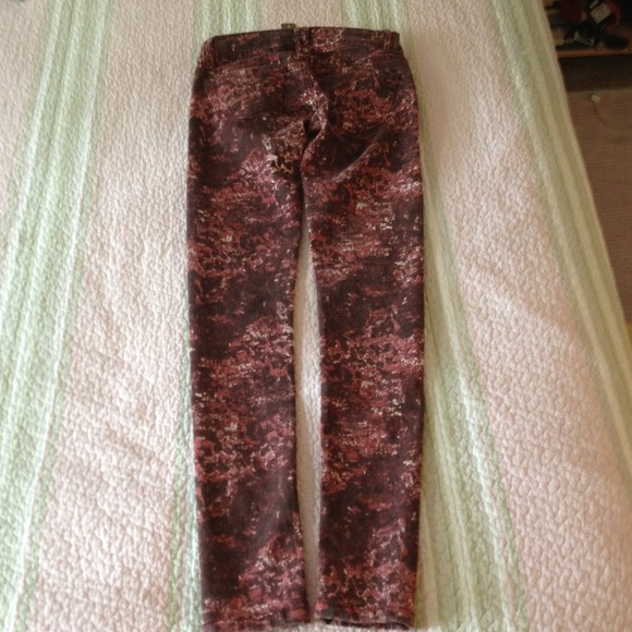 ❗️❗️SOLD❗️❗️Abstract patten jeggins in magenta - Picture 3 of 4