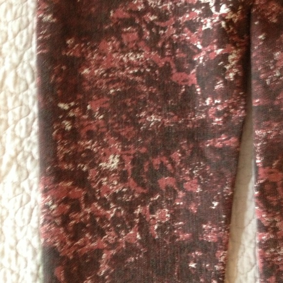 ❗️❗️SOLD❗️❗️Abstract patten jeggins in magenta - Picture 4 of 4