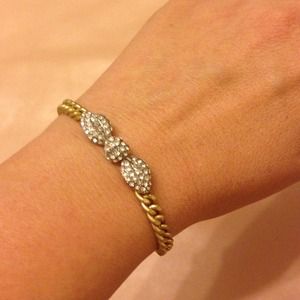 Adorable Juicy gold & silver bow bracelet