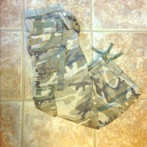 Camo cargo capris