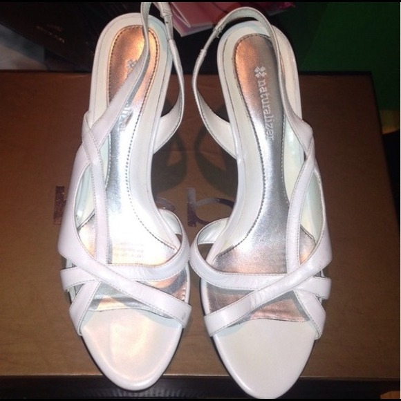 Naturalizer White Leather sandals hills size 7.5