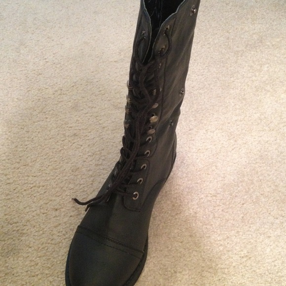 Combat boots