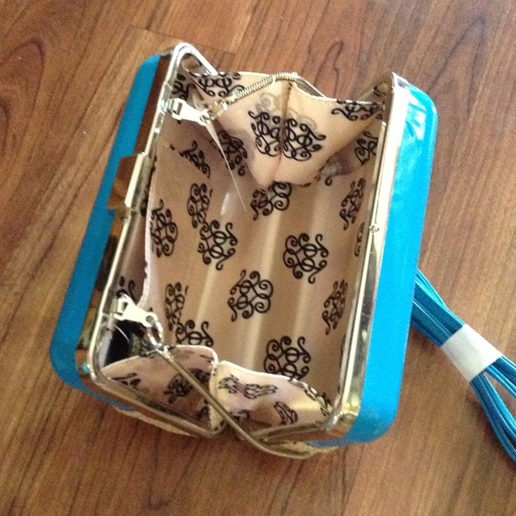 Jessica Simpson Clutch - Picture 2 of 3