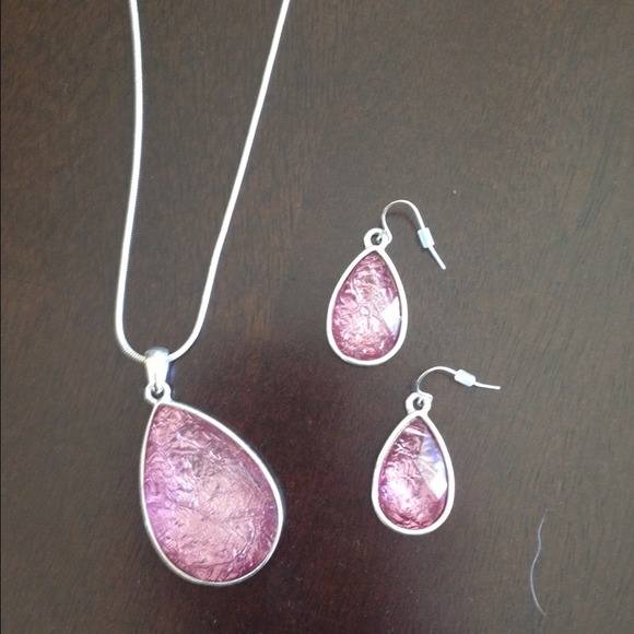 Necklace and earring set