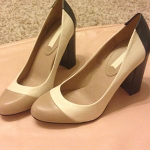 Three toned, very trendy heels - new