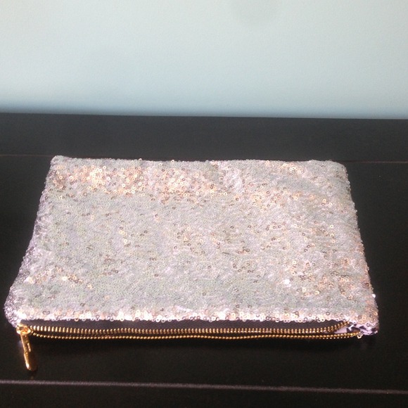 Last one left!💎Beautiful Sparkly Silver Clutch💎 - Picture 2 of 4