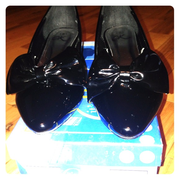 "It's OK" Size 8 Black Paten-leather dress flats