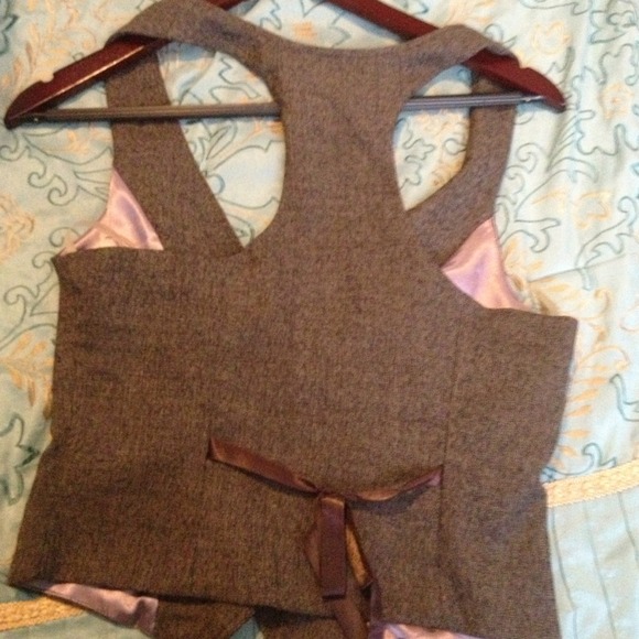 Beautiful Vest and skirt color Brown - Picture 3 of 4