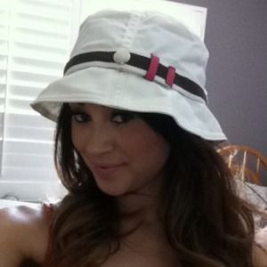 🔴SOLD ON TRADESY🔴Coach bucket hat
