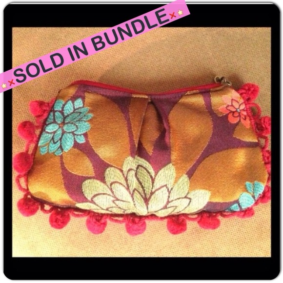 🚫Sold in bundle🚫Fabric clutch by Kim White.