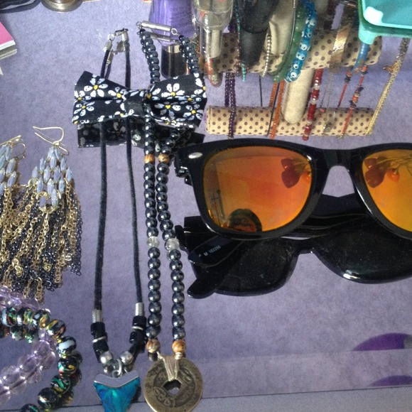 Accessories bundle!! - Picture 3 of 4