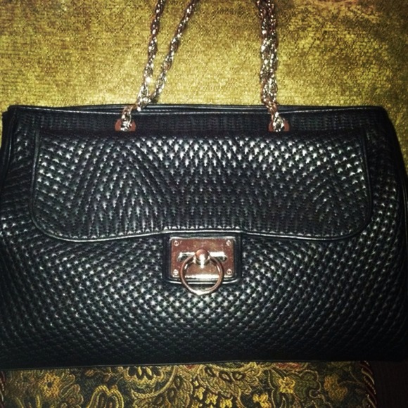 Looking for this Nine West quilted tote